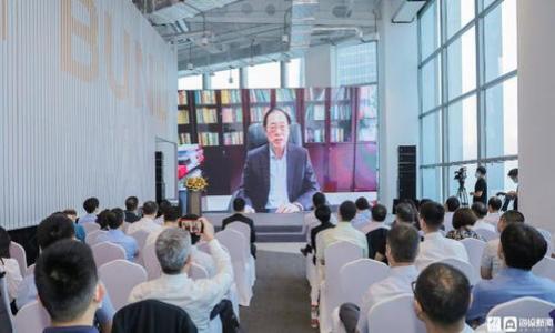 TP钱包是一个多功能的数字资产钱包，主要用于存储、管理和交易加密货币及区块链资产。它提供用户友好的界面，支持多种区块链网络和代币，方便用户进行数字资产的接收、发送和交换。此外，TP钱包还常常具备一些去中心化应用（DApp）功能，允许用户通过钱包直接访问各种区块链应用，如去中心化交易所、NFT市场等。

### TP钱包的主要功能：
1. **安全存储**：TP钱包为用户提供安全的私钥管理，确保用户的资产安全。
2. **多链支持**：支持多种区块链，如以太坊、波场等，用户可以方便地管理不同链上的资产。
3. **交易便利**：用户可以直接在钱包中进行代币交易，操作简单方便。
4. **DApp访问**：钱包内置DApp浏览器，用户可以直接访问各类去中心化应用，拓展使用场景。
5. **资产管理**：提供清晰的资产管理界面，让用户可以直观地查看和管理自己的数字资产。

TP钱包凭借其强大的功能和用户友好的设计，成为数字资产管理的热门工具。